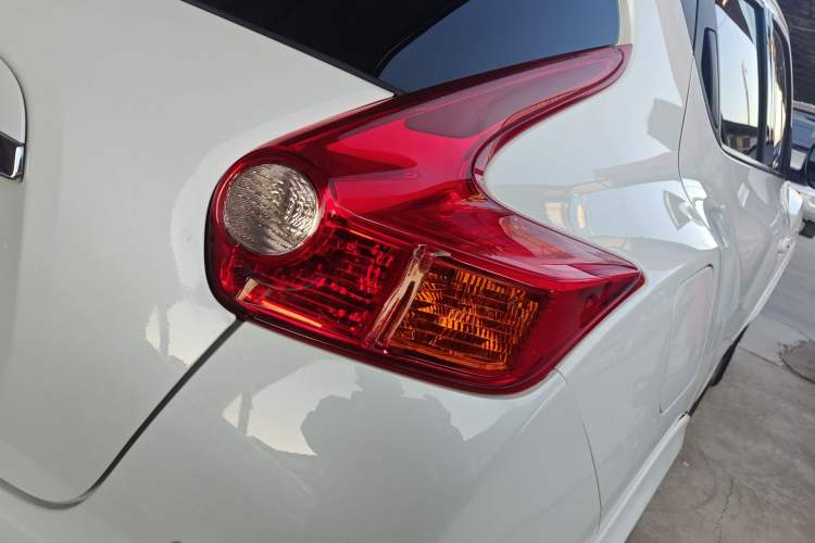 Used Infiniti ESQ 2014 1.6L Spontaneous Edition