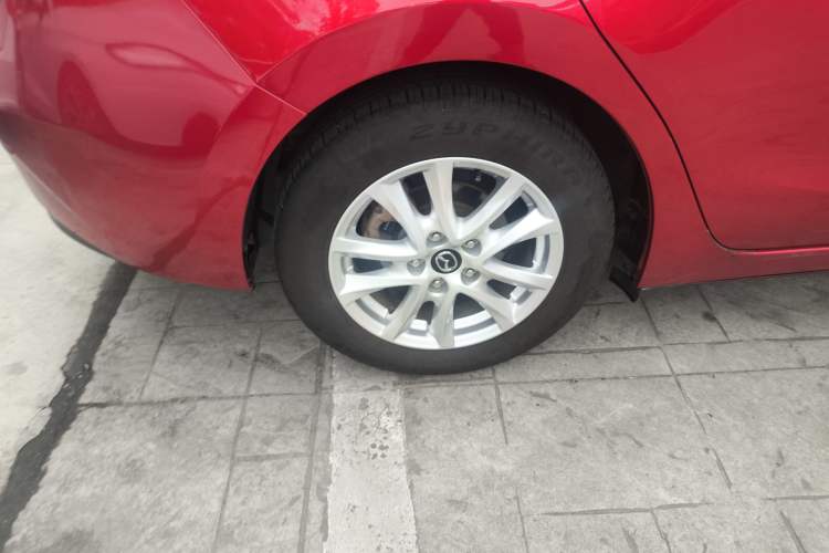 Used Mazda Mazda 3 Axela 2014 Sedan 1.5L Automatic Comfort Model
