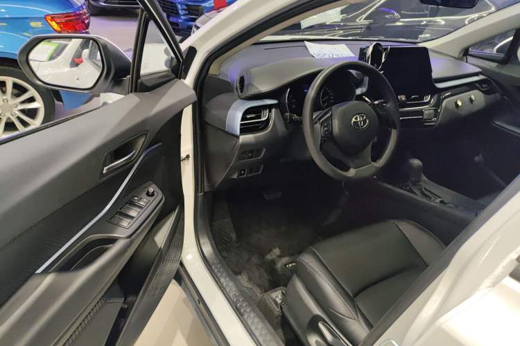 Used Toyota IZOA 2022 2.0L Yixing Version
