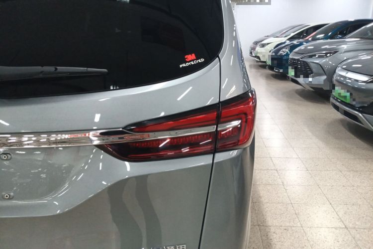 Used Buick GL8 2023 Facelifted Land Cruiser Executive Luxury Version
