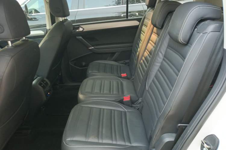 Used Volkswagen Touran 2016 Volkswagen Touran L 280TSI DSG Comfort Edition
