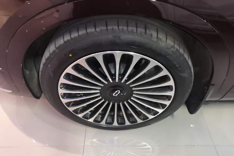 Used Hima AITO M9 2025 Extended-Range Ultra Version 52 kWh 6-Seater
