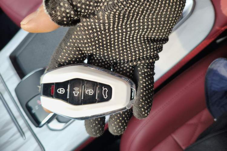 Used JETOUR X70 PLUS 2023 1.5T DCT Brave PLUS 5-Seater
