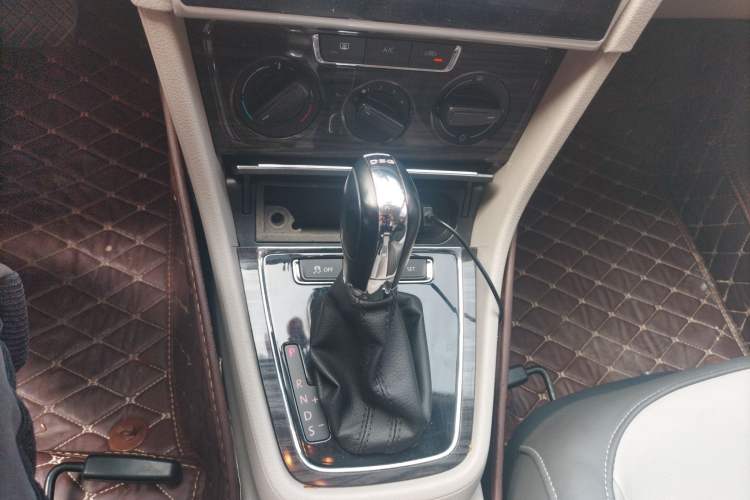 Used Volkswagen Gran Lavida 2013 1.4 TSI Automatic Comfort Model