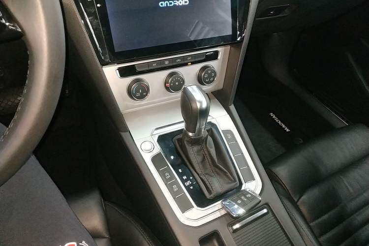 Used Volkswagen Magotan 2017 280TSI DSG Comfort Model
