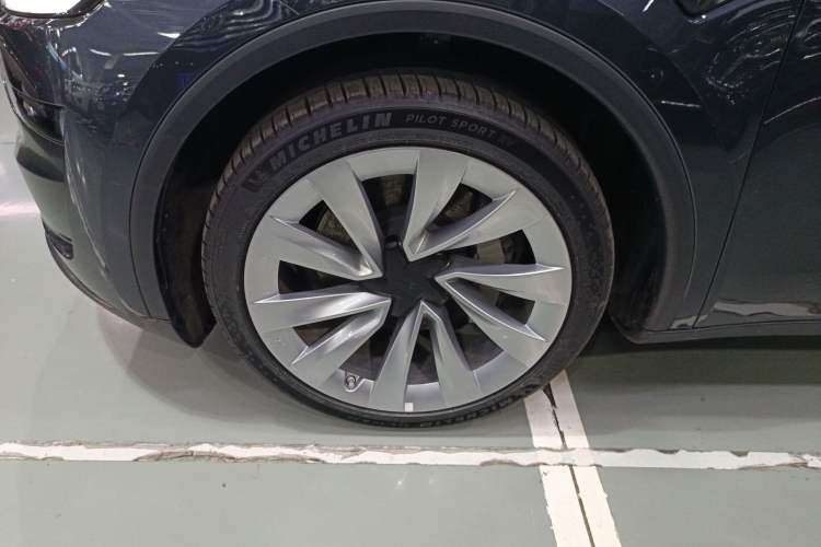 Used Tesla Model Y 2025 Long-Range All-Wheel Drive First Edition