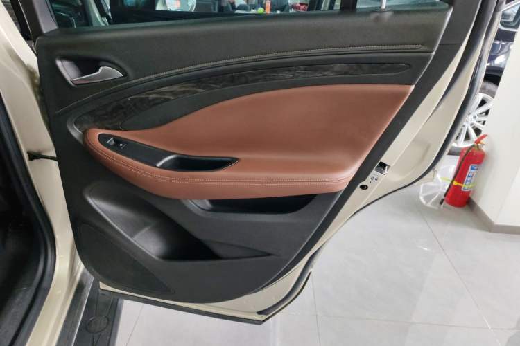 Used Buick Envision 2015 20T Two-Wheel-Drive Elite Model
