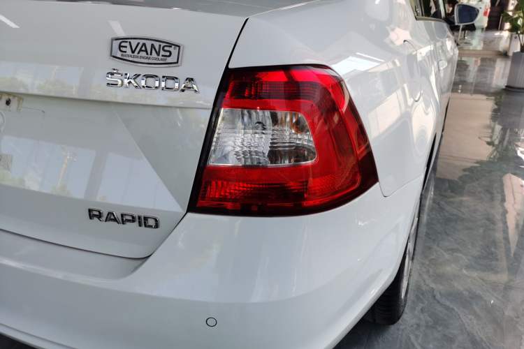 Used Skoda Rapid 2015 1.6L Automatic Smart Selection Model