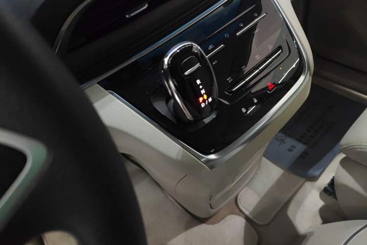 Used Buick GL8 2023 Land Executive Class Comfort Model
