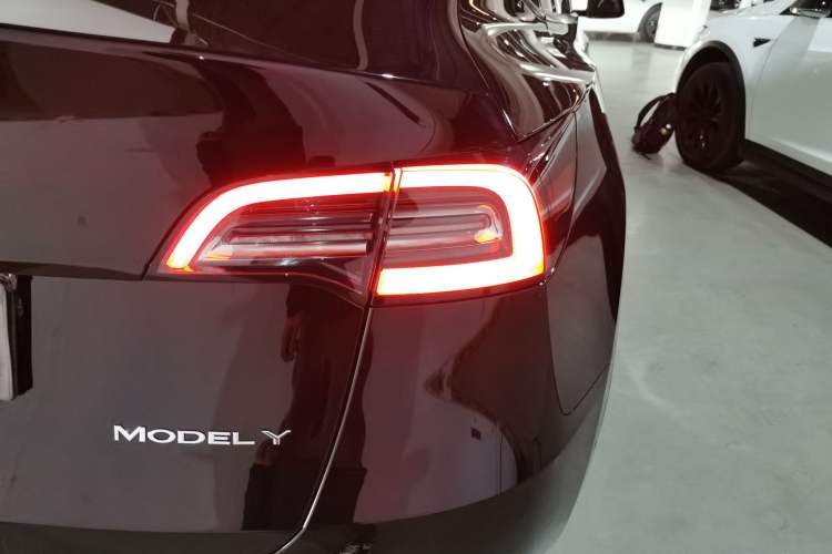 Used Tesla Model Y 2022 Long-Range All-Wheel-Drive Version