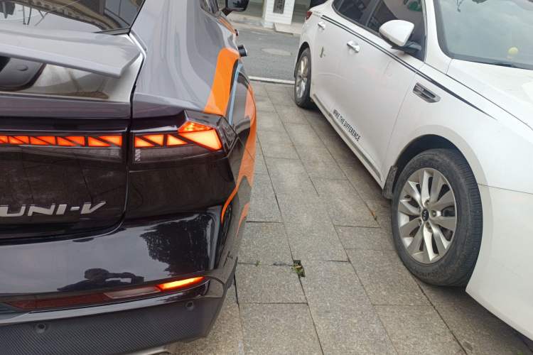 Used Changan UNI-V 2024 1.5T Prestige Edition