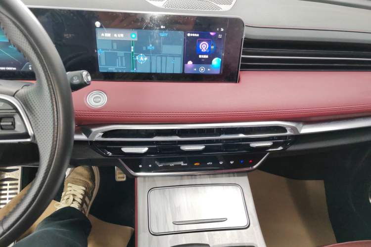 Used JETOUR X70 PLUS 2023 1.5T DCT Brave PLUS 5-Seater
