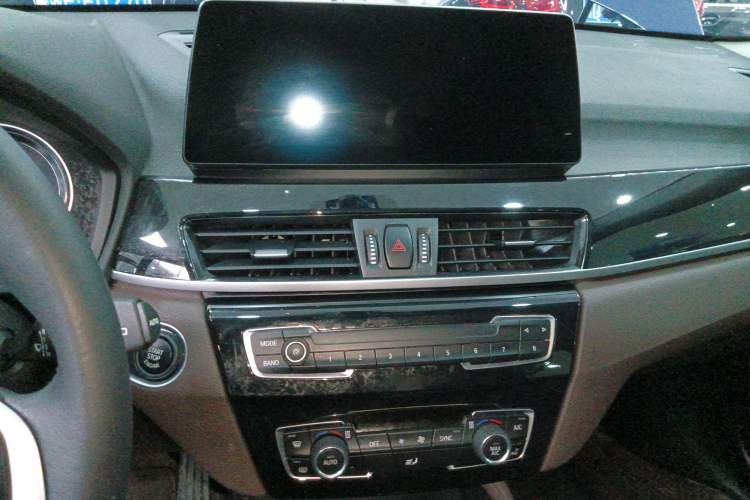 Used BMW X1 2020 sDrive25Li Leading Model
