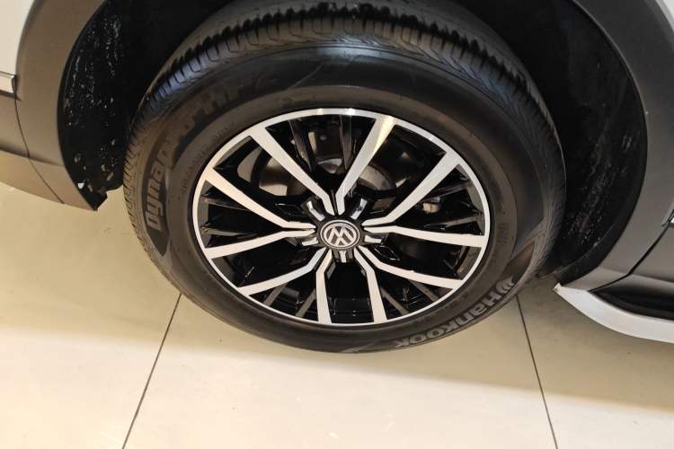 Used Volkswagen Tiguan L 2017 330TSI Automatic Two-Wheel Drive Luxury Edition