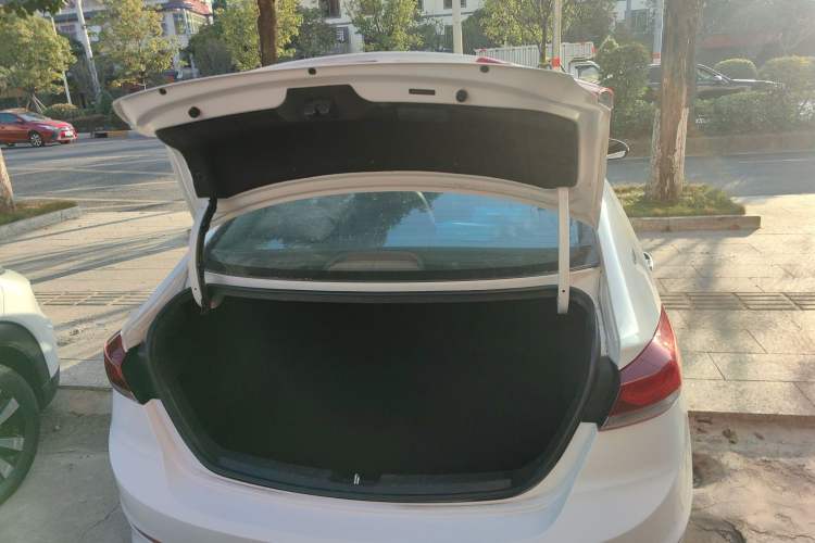 Used Hyundai Elantra 2016 1.6L Automatic ZhiXuan – Elite Version
