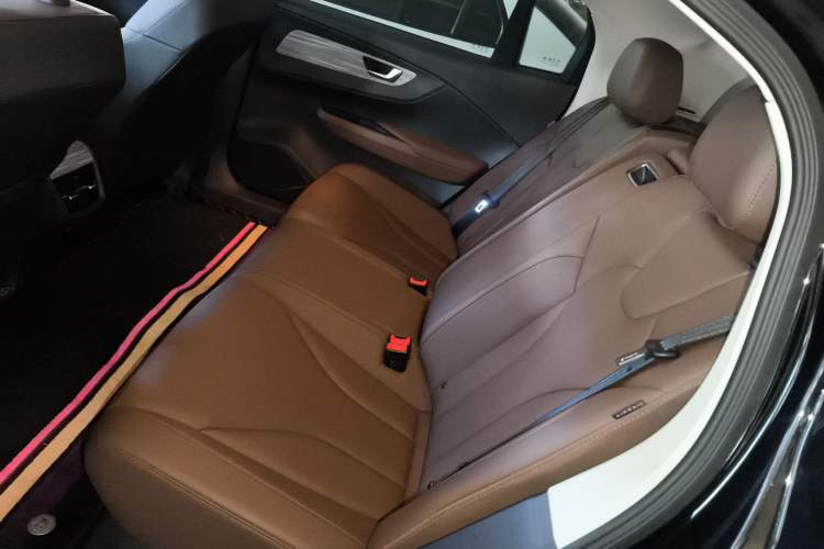 Used Hongqi E-QM5 2024 610 km PLUS
