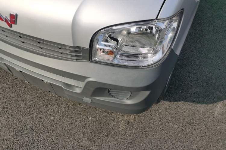 Used Wuling Zhiguang 2023 1.5L Utility Version with Enclosed Windows 2 Seats