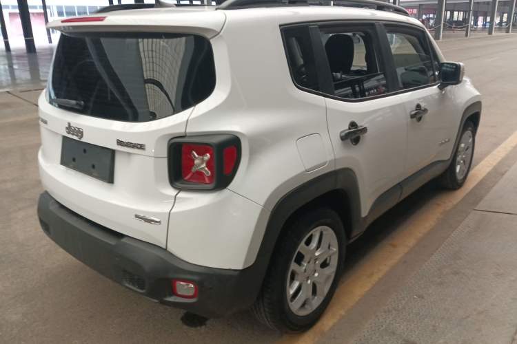 Used  Renegade 2018 Connected Large Screen Version 180T Automatic High-Energy Edition
