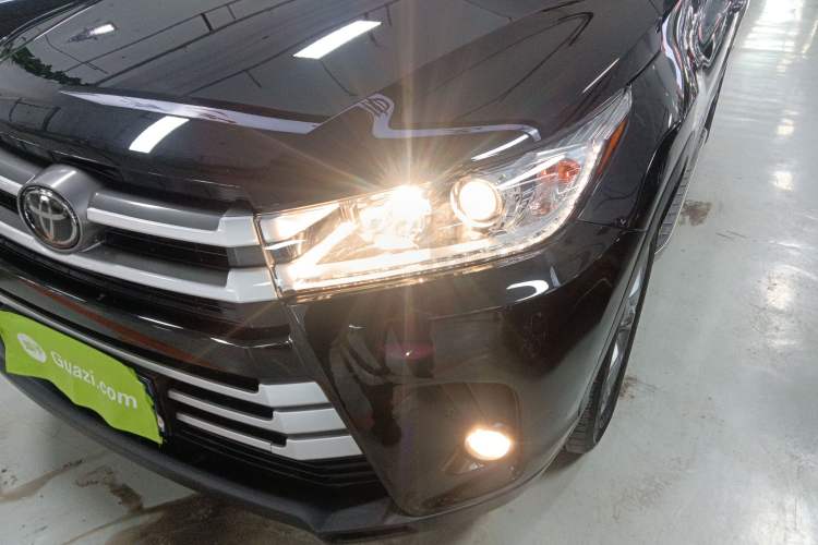 Used Toyota Highlander 2018 2.0T Four-Wheel Drive Luxury Edition 7 Seats China V Emission Standard
