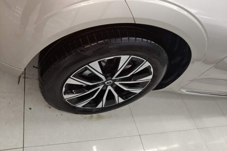 Used Volvo XC60 2025 B5 Four-Wheel Drive Smart & Advanced Luxury Edition
