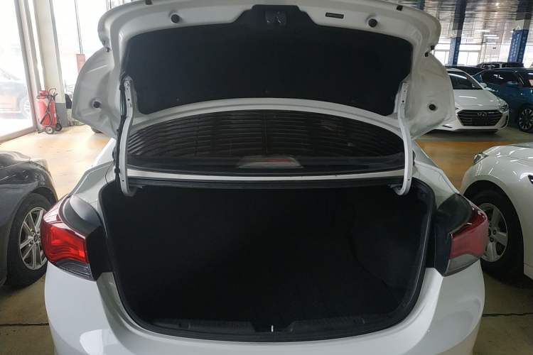 Used Hyundai Elantra 2016 1.6L Automatic Smart Version
