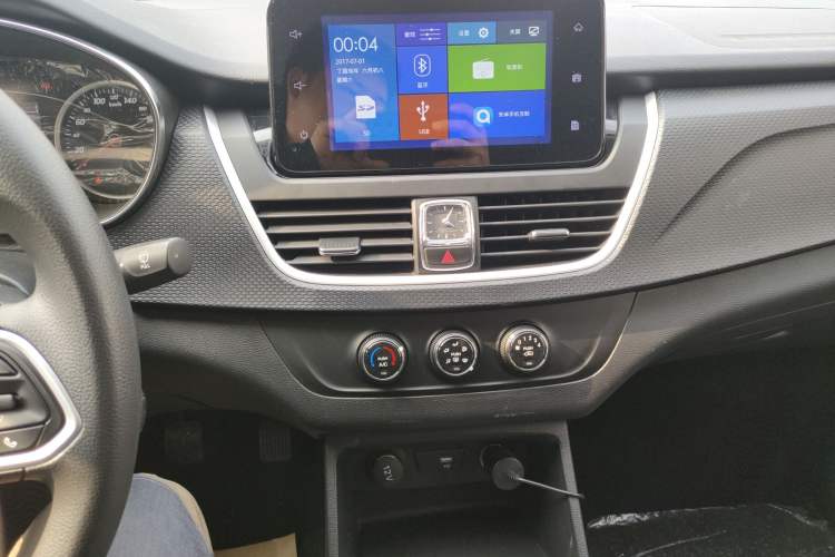 Used Baojun 730 2019 1.5T Manual Fashion Model 7-seater China VI
