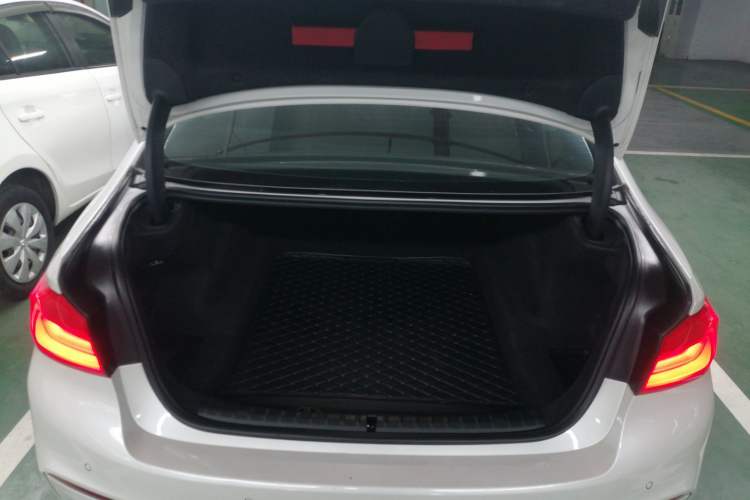 Used BMW 5 Series 2018 Restyled 530Li Leading Edition M Sport Package