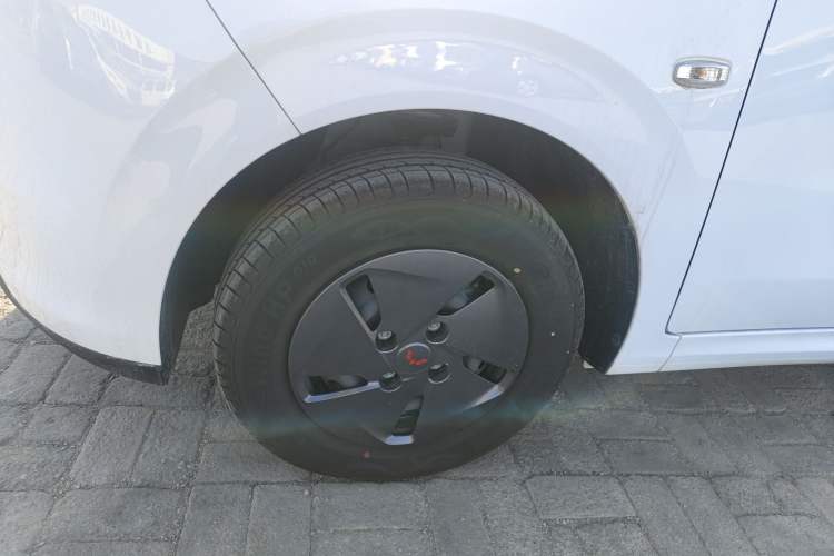 Used Wuling Hongguang New Energy 2025 Extended-Range Hybrid 50 km Standard Version
