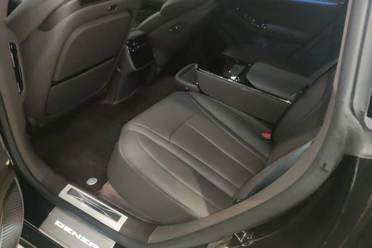 Used Denza Z9 2024 1100 km All-Wheel-Drive Ultra Version