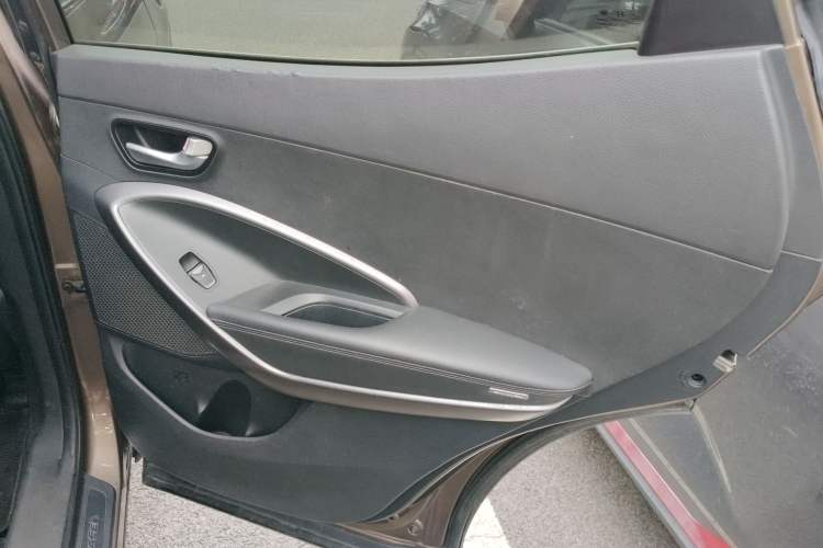 Used Hyundai Santa Fe 2013 2.4L Automatic 4x4 Comfort Edition
