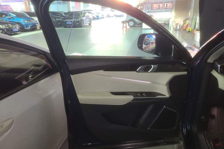 Used Lynk & Co 01 2017 2.0T Two-Wheel Drive Zhaopu Version
