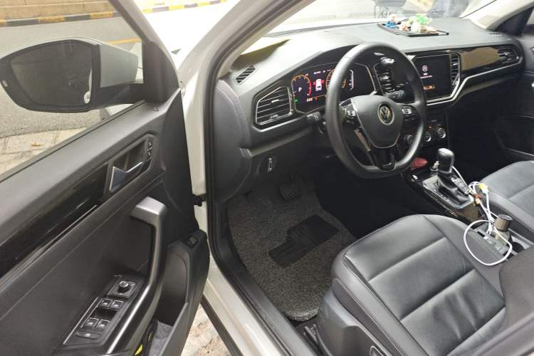 Used Volkswagen T-ROC 2021 280TSI DSG Two-Wheel Drive Comfort Connect Edition
