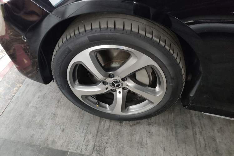 Used Mercedes-Benz E-Class 2019 E 300 L Sporty and Stylish Model