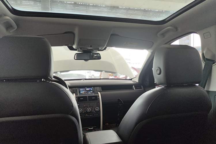 Used Land Rover Discovery Sport 2019 240 PS SE Version China VI Standard
