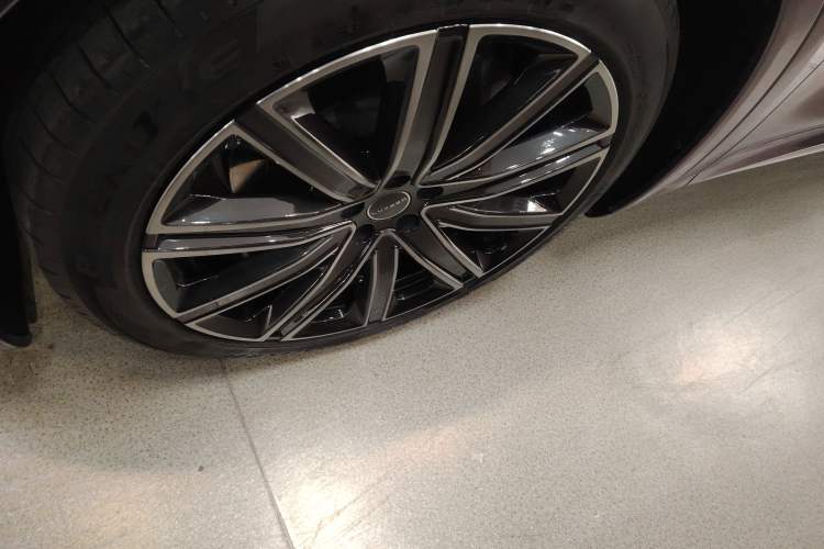 Used Hima Luxeed R7 2024 All-Electric 667 km Max
