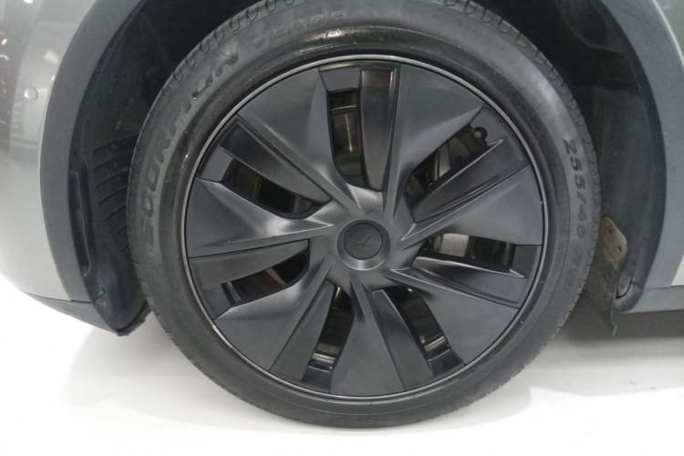 Used Tesla Model Y 2024 Long-Range All-Wheel-Drive Version
