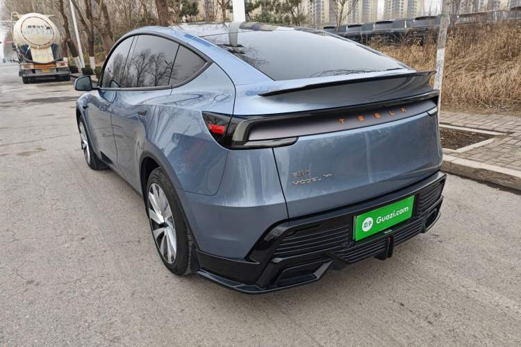 Used Tesla Model Y 2025 Long-Range All-Wheel-Drive Version