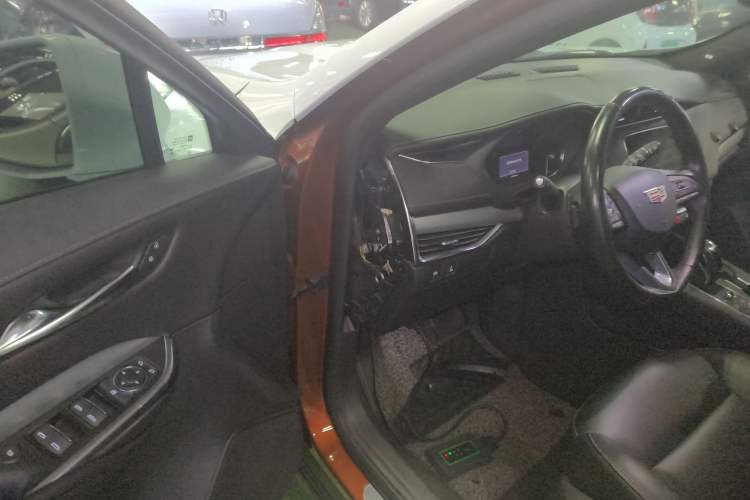 Used Cadillac XT4 2018 28T Two-Wheel Drive Leading Version