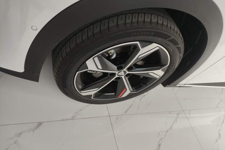 Used  S07 2026 230Ultra with Huawei Qiankun ADS SE Edition