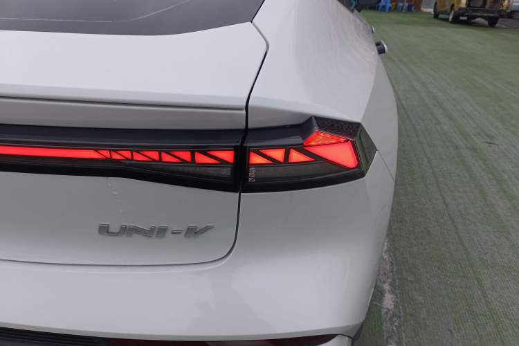 Used Changan UNI-V 2024 1.5T Prestige Edition