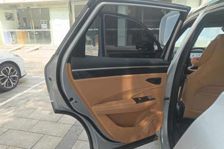 Used  L7 2025 EM-i 115km Exploration+ Edition
