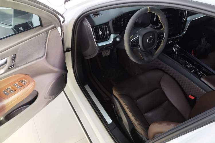 Used Volvo S60 2021 T4 Zhiyi Luxury Edition
