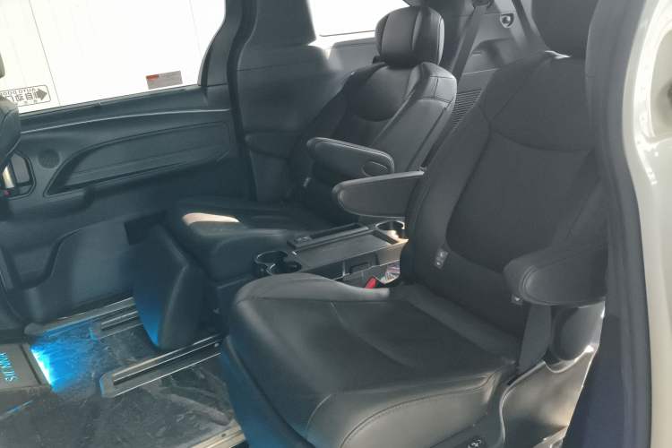 Used Toyota Sienna 2021 2.5L Hybrid Ultimate Edition