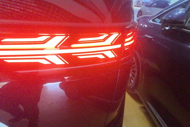 Used Denza D9 2025 DM-i Intelligent Drive 1020 Four-Wheel Drive Flagship Model
