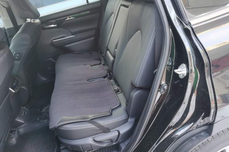 Used Toyota Highlander 2023 2.5L Smart Electric Hybrid Dual-Motor All-Wheel-Drive Luxury 7-Seater
