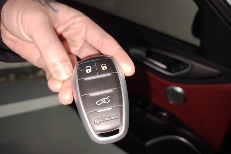 Used Alfa Romeo Giulia 2020 2.0T 280HP Track Edition Limited Release
