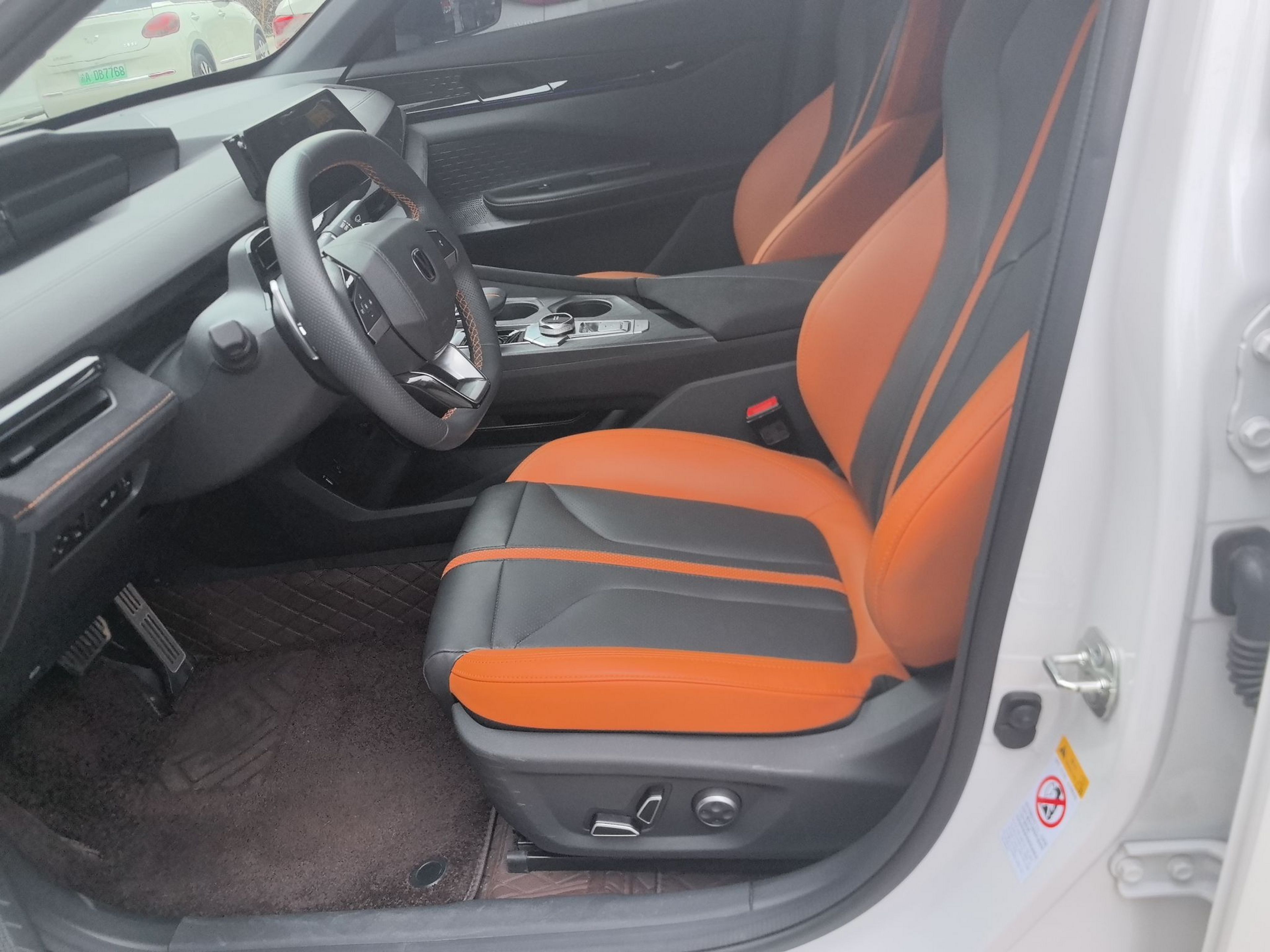 Переднее сиденье в автомобиле