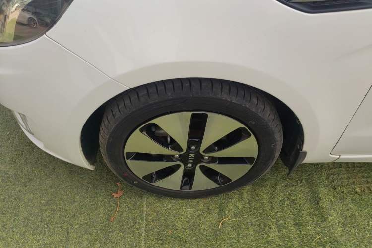 Used Kia K2 2012 Sedan 1.6L Automatic Transmission Premium Commemorative Edition