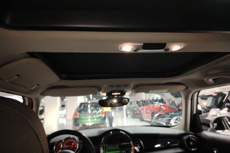 Used  MINI 2018 1.5T COOPER Classic Edition Five-Door Version
