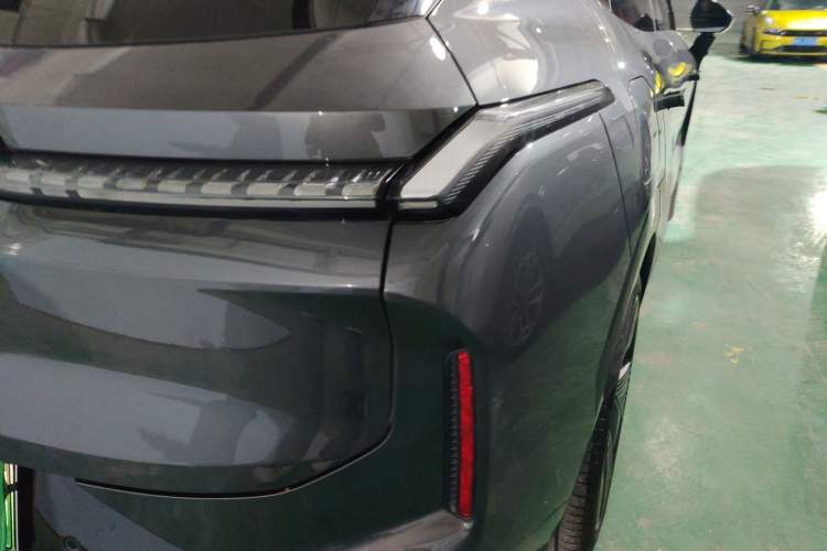 Used Lynk & Co 08 EM-P 2023 120km Long-Range Halo